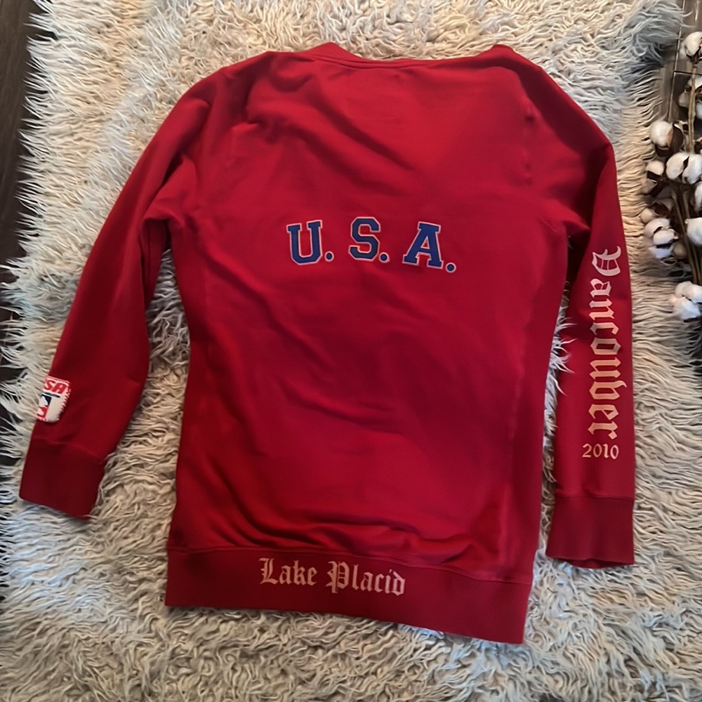 🏅🔥2010 Olympic Red V Neck Lg. Women's Pullover 🫶